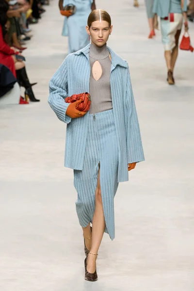 Look 13